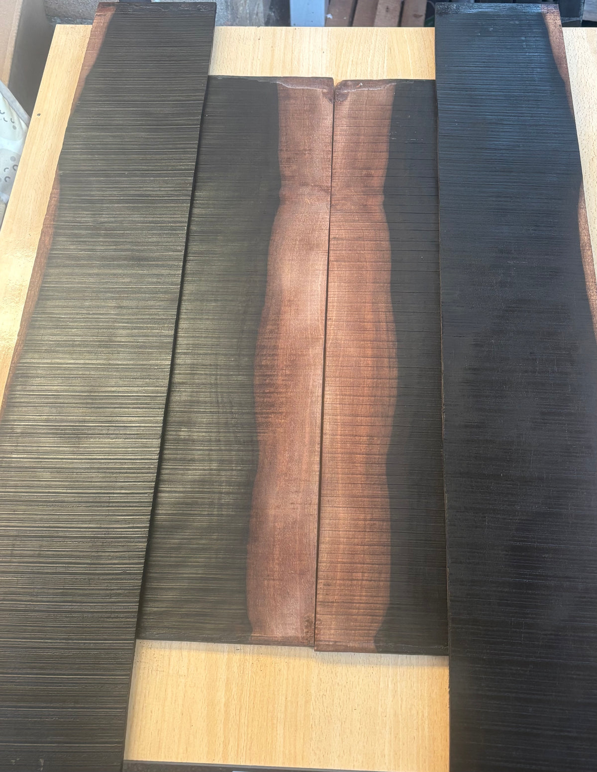 INDIAN EBONY BACK AND SIDE 550/220/4.5MM 850/130/4.5MM B/S 01